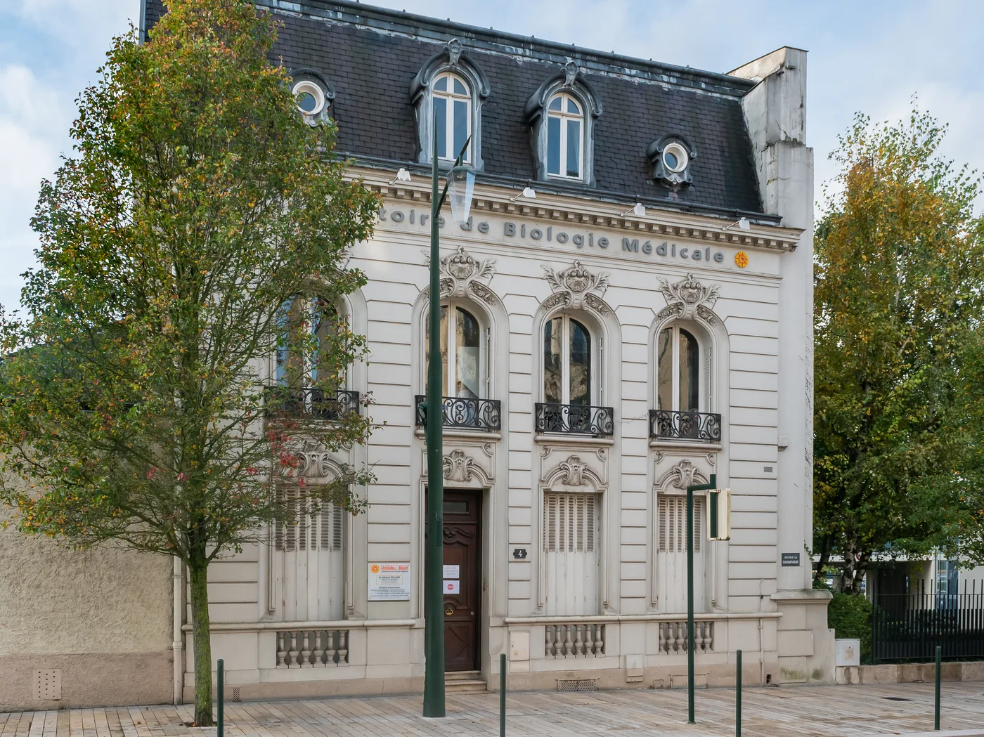 Store champagnehuse langs Avenue de Champagne i Épernay